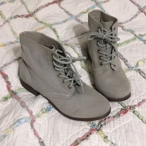 Boots size 8